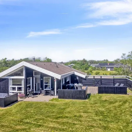 Apelone - 800m From The Sea By Interhome *